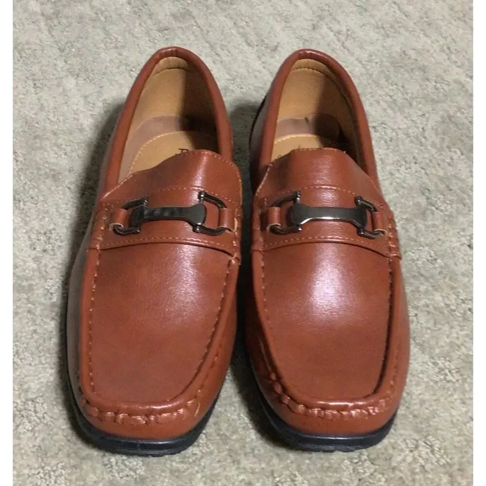 NEW Parish Brown Leather Loafer Size 9 Comfortable‎ cushioning Rubber Sole